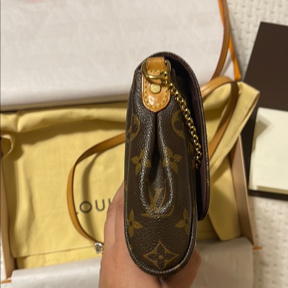 Louis Vuitton Favorite MM Monogram Crossbody Bag - Picture 8 of 16